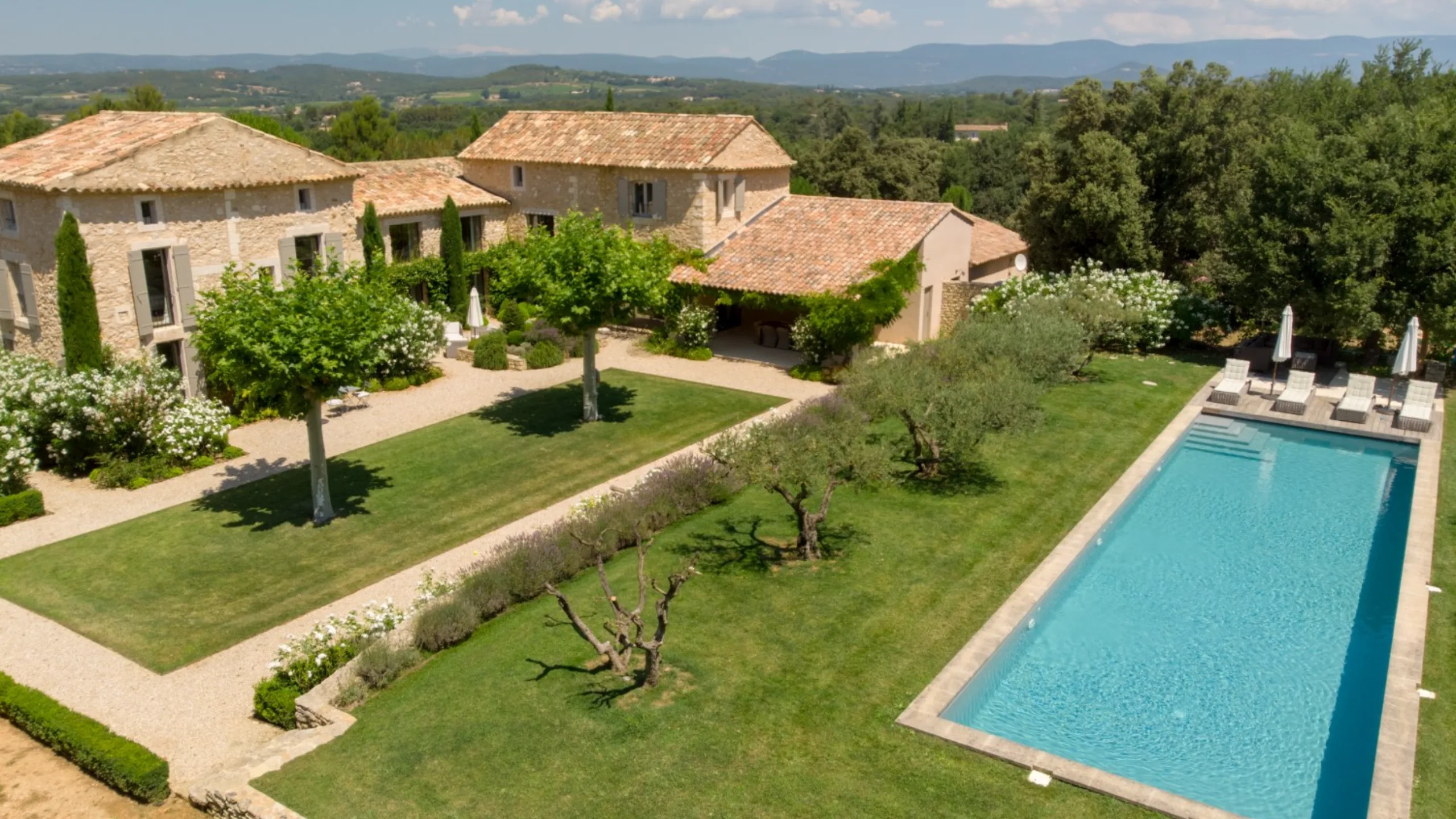 6 bedroom farmhouse for sale in Bonnieux