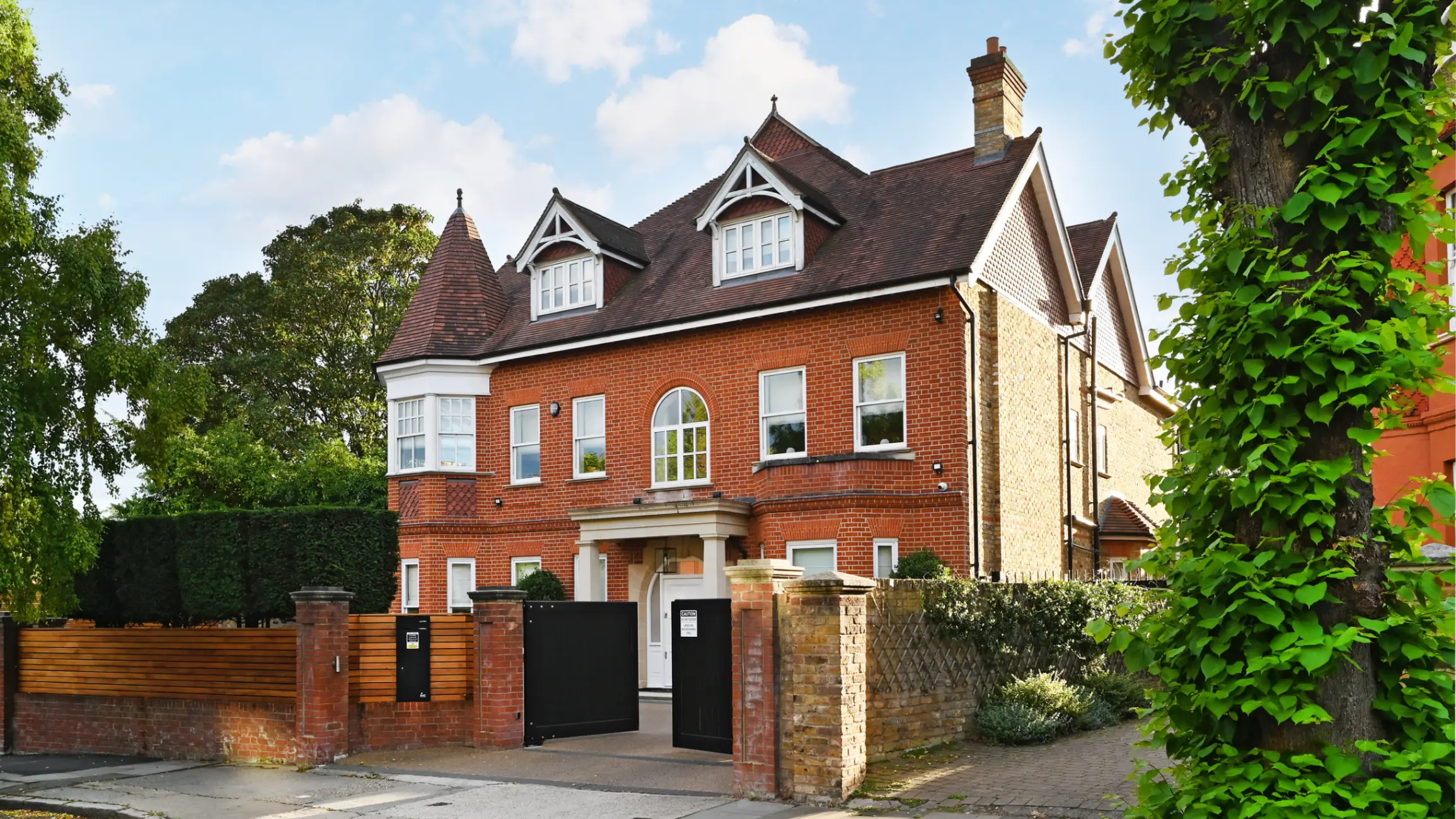 10 bedroom house for sale in Westbury Road, London, W5