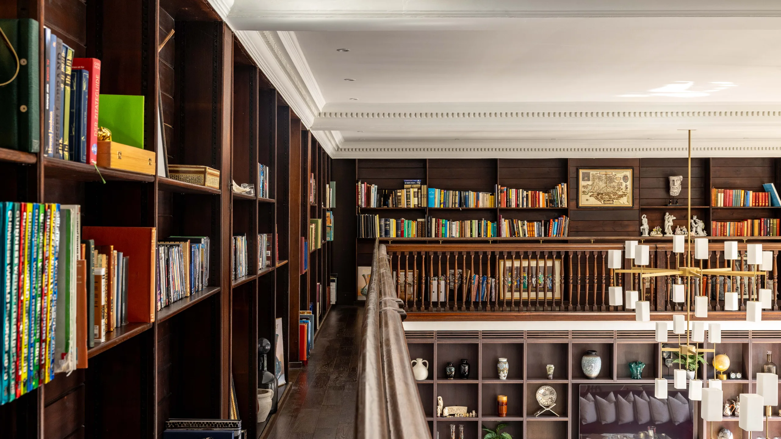 Gantry library in the Hampstead Manor residence