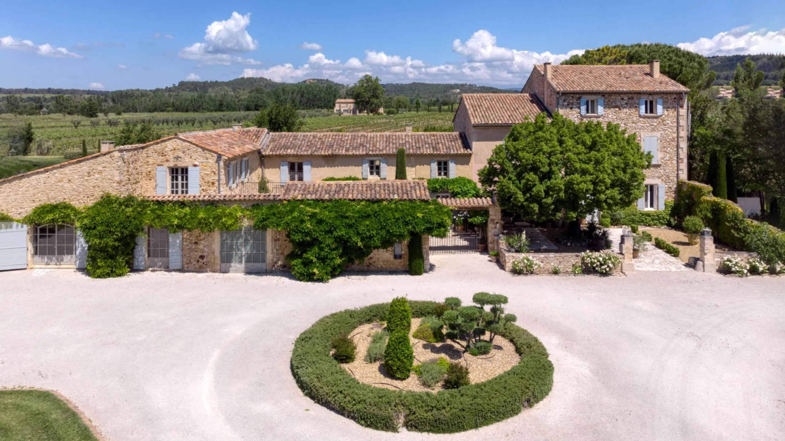 9 bedroom farmhouse for sale in Bonnieux