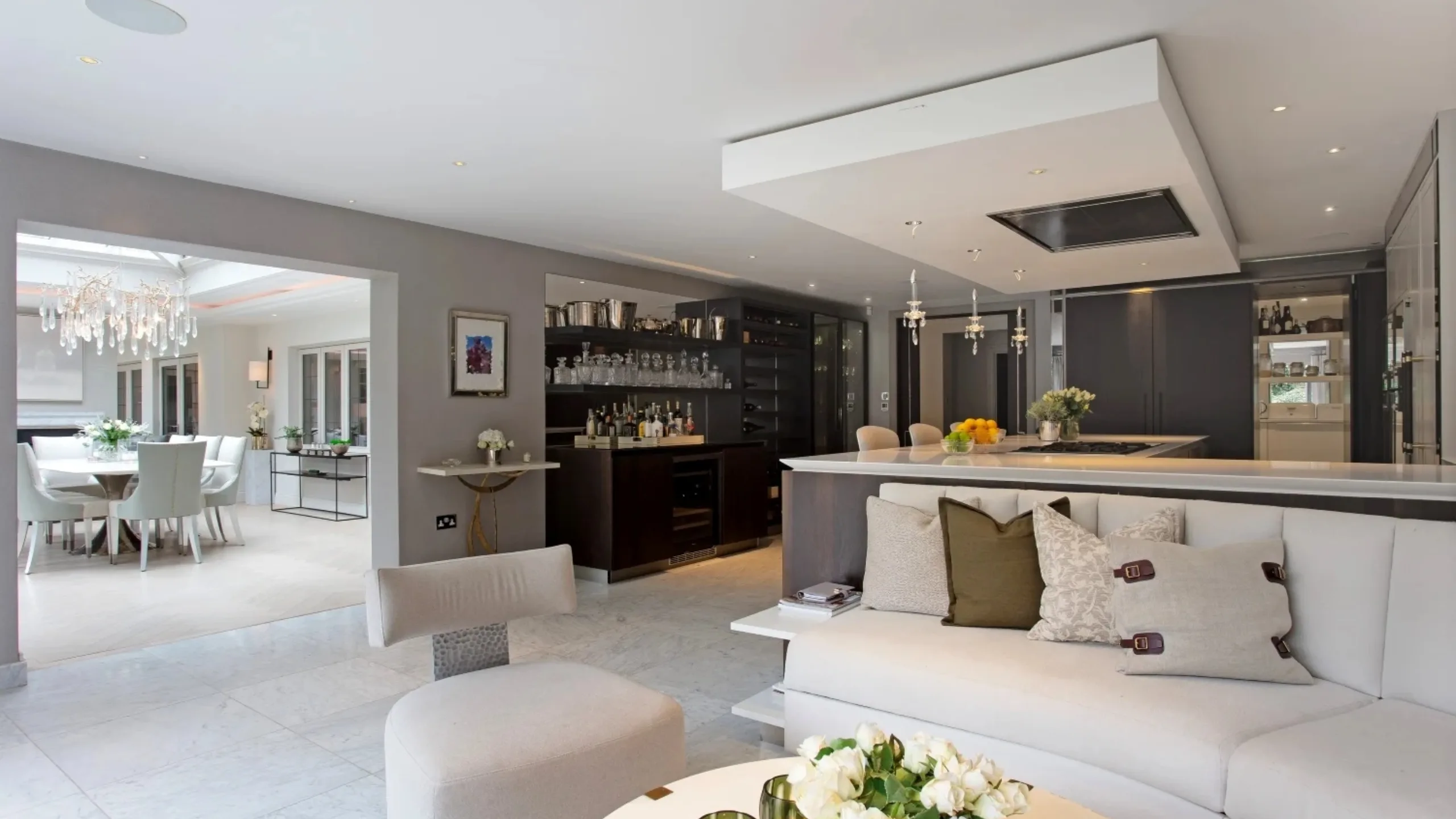 6 bedroom house in Ferry Lane, Medmenham, Marlow, SL7