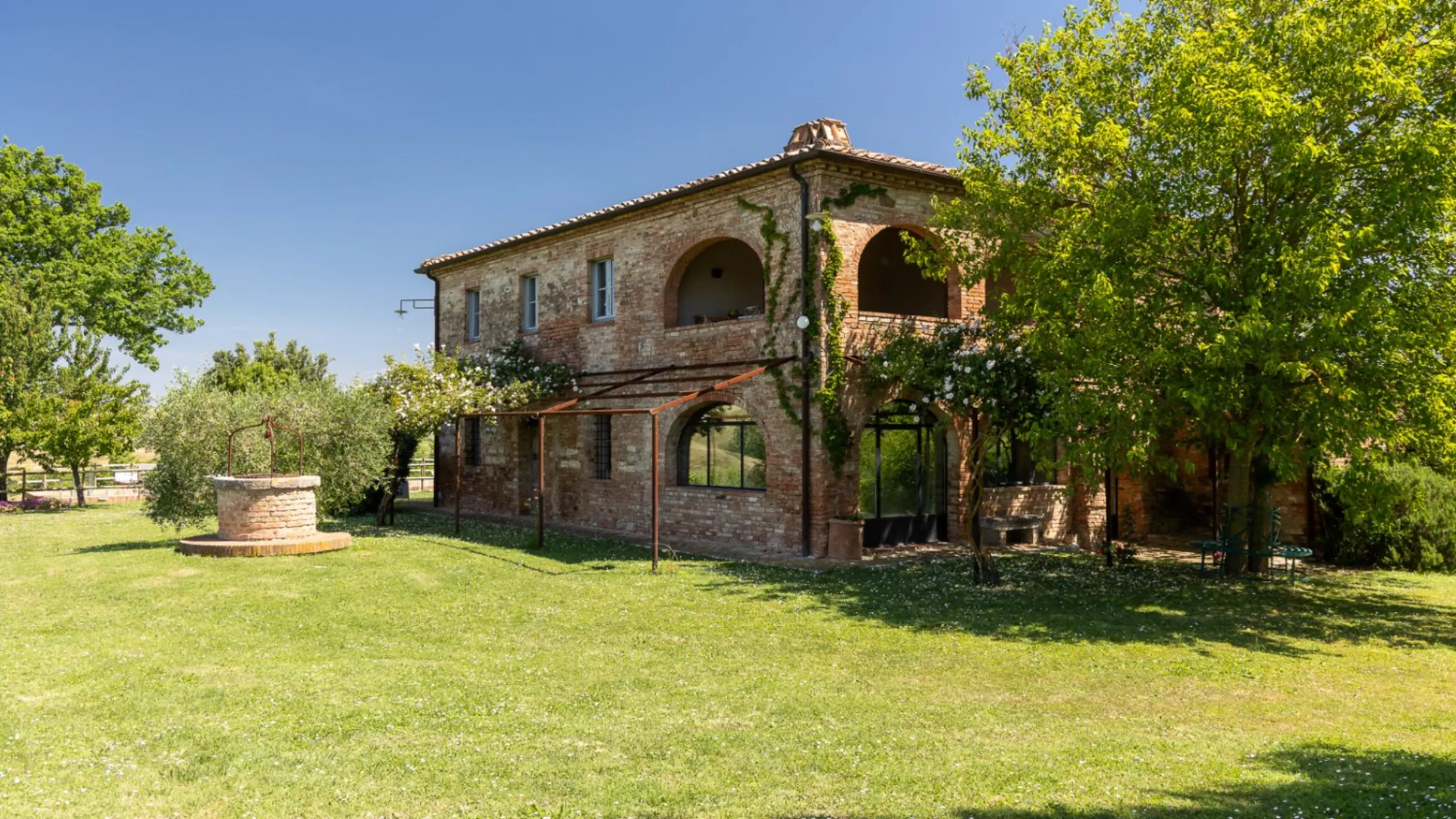 6 bedroom estate for sale in Montalcino, Siena, Tuscany, Italy