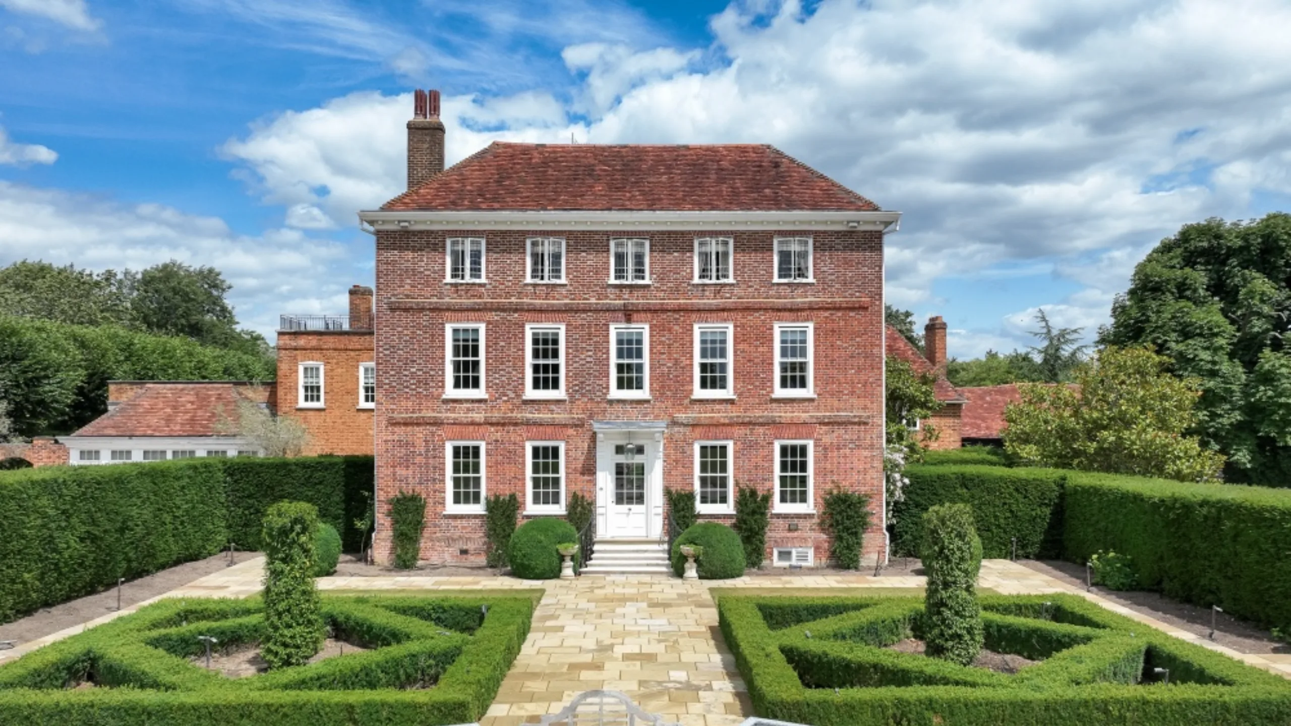 10 bedroom house for rent in Old House Lane, Kings Langley, Hertfordshire, WD4