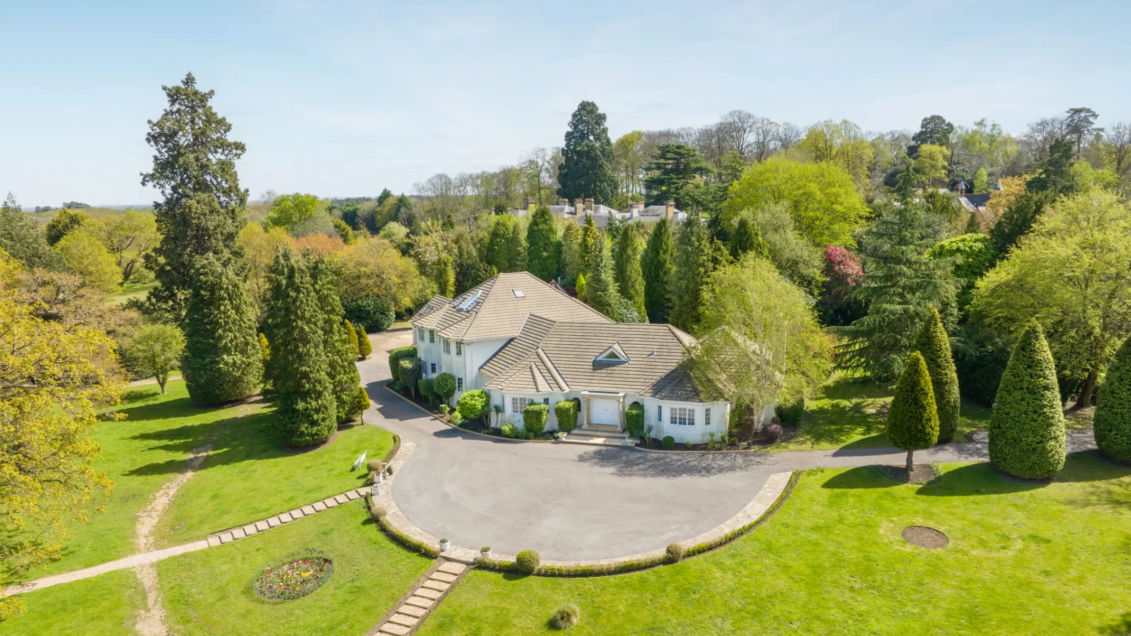 8 bedroom house for sale in Longcross