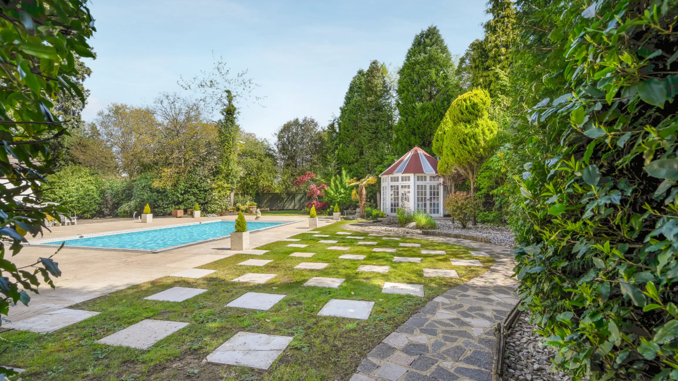 8 bedroom house for sale in Longcross, with pool