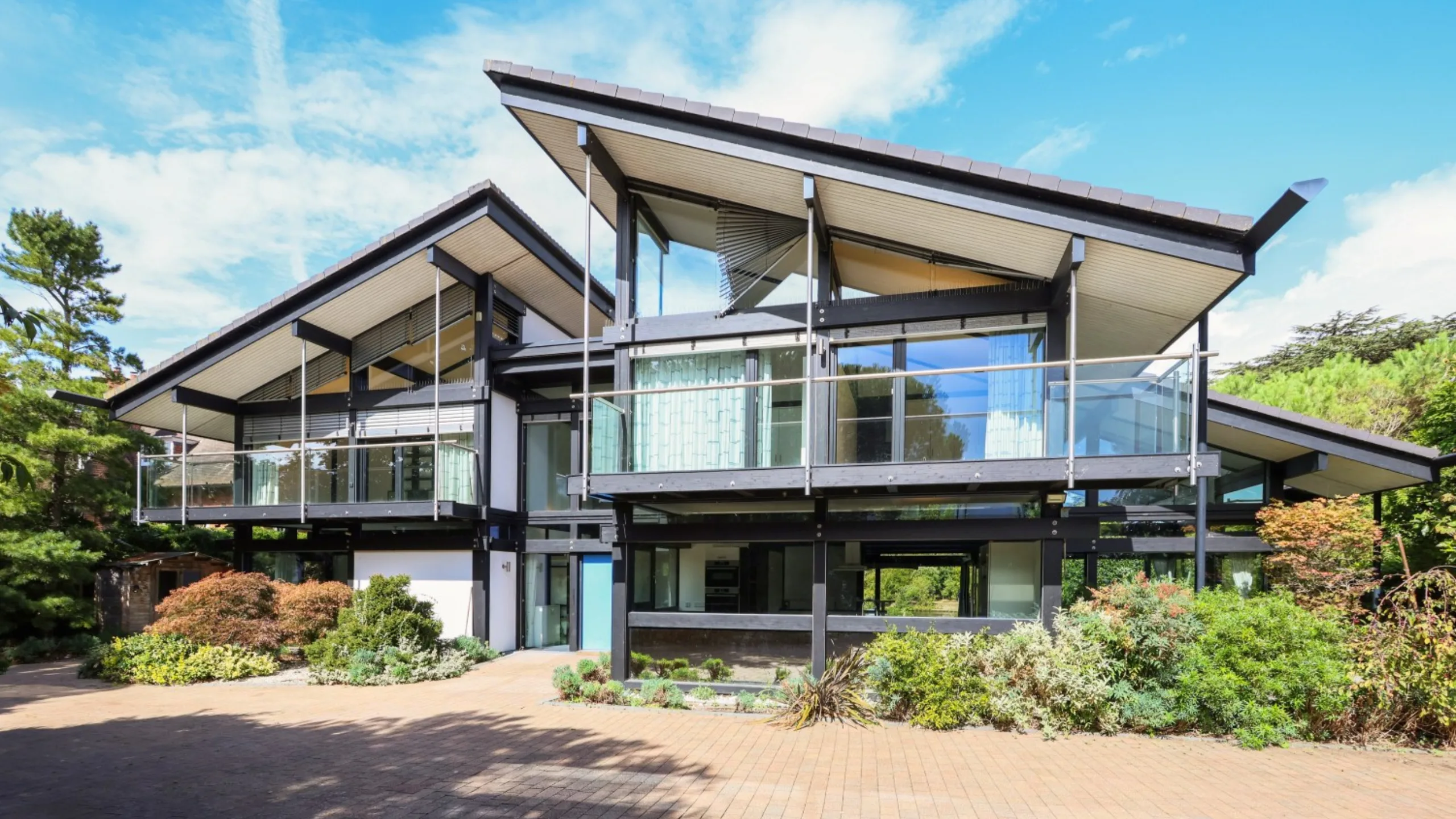 6-bedroom house for rent in Burtenshaw Road, Thames Ditton, Surrey, KT7