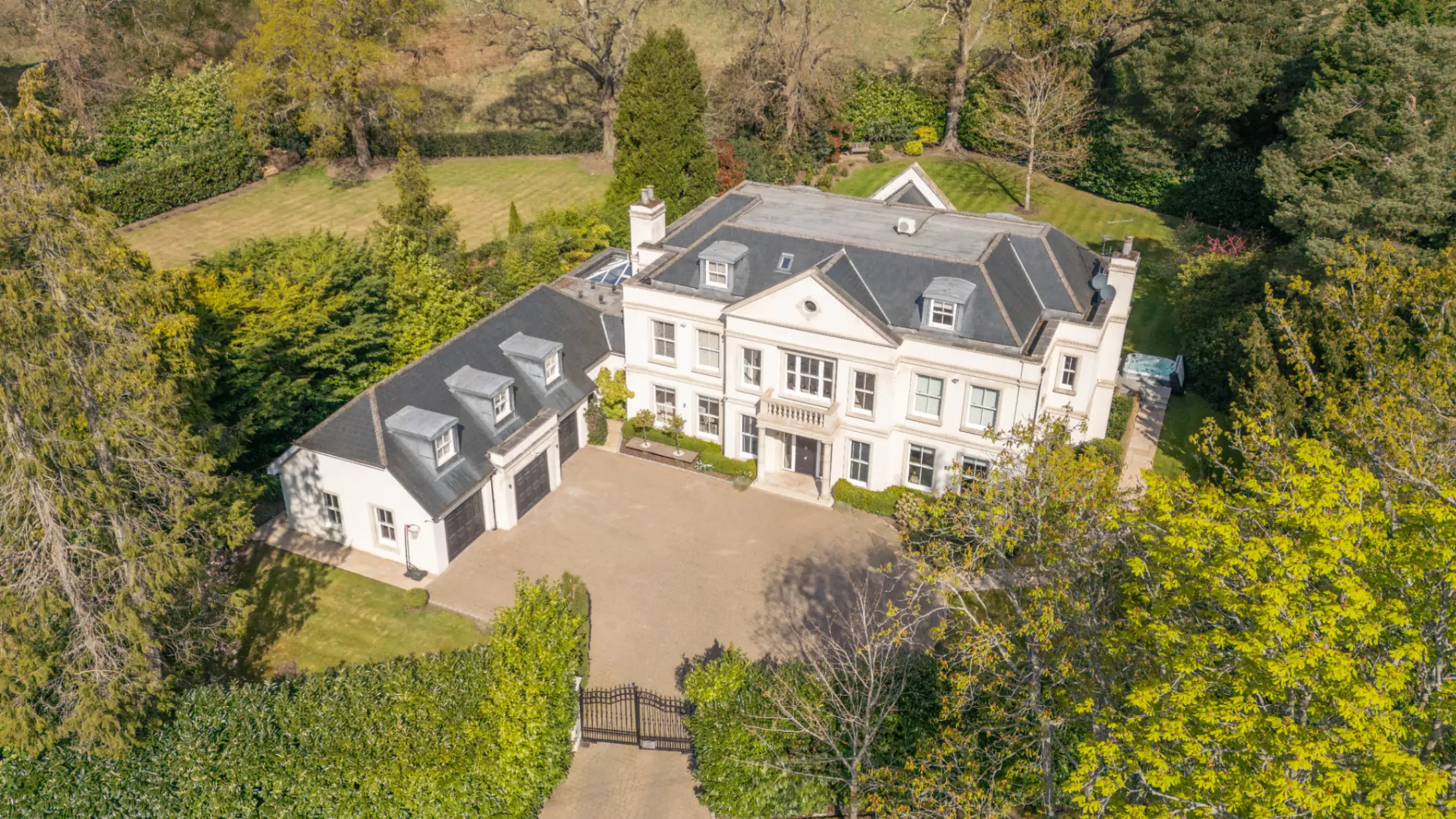 6 bedroom house for sale in Gorse Hill Road