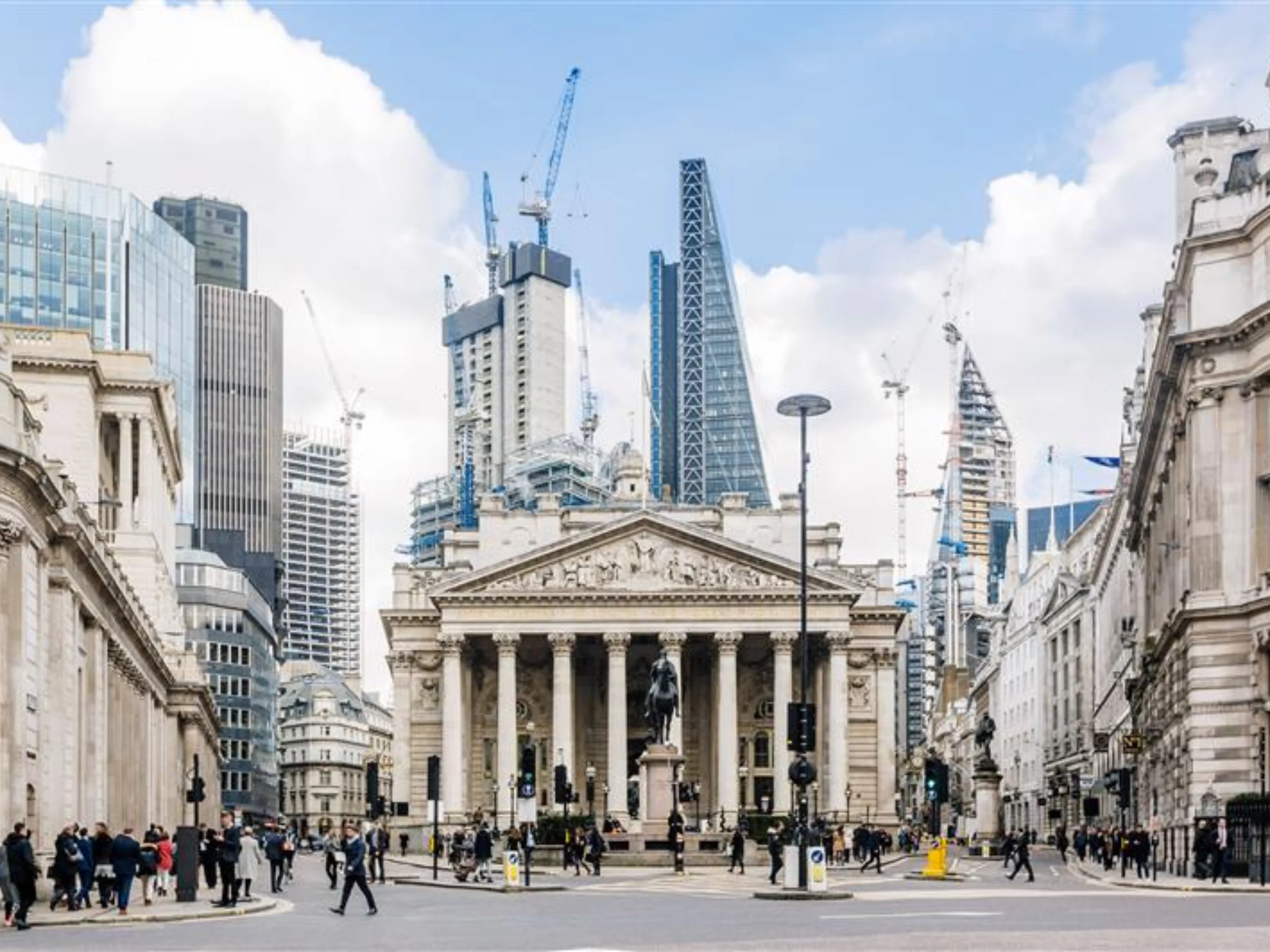 Image of Bank of England holds rates while signalling more easing is likely