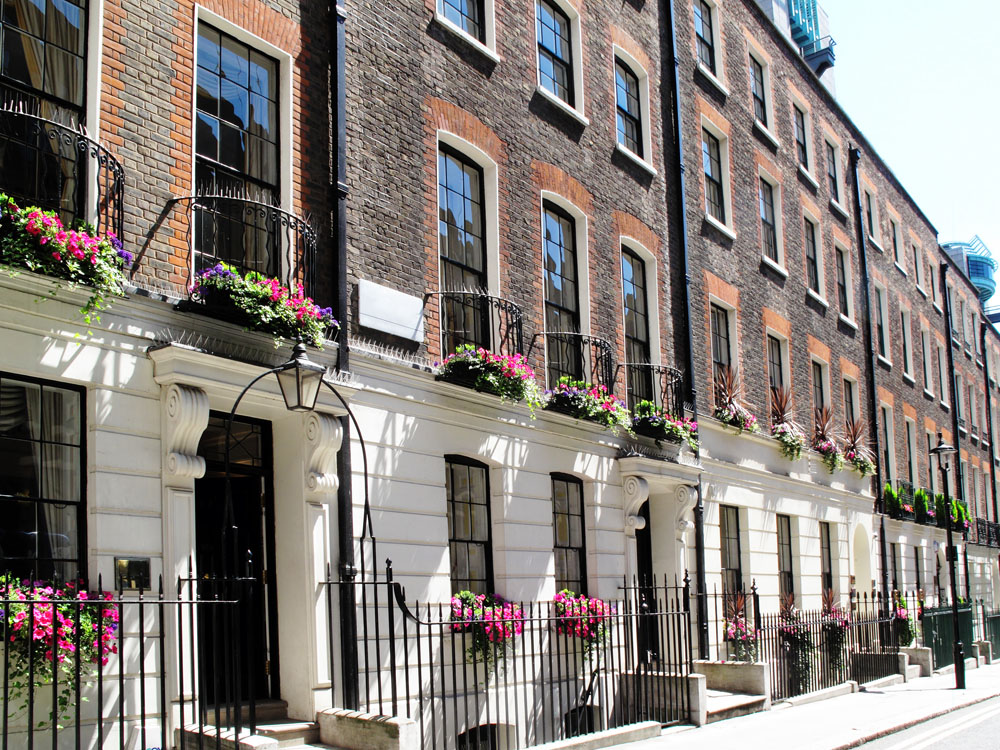 Pent-up demand turns into exchanges as UK property market momentum builds