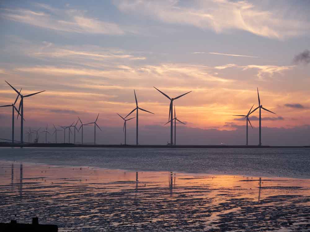 Image of Oil at $130 a barrel, crossing the green energy threshold & UK lenders pull 500 mortgages in a month