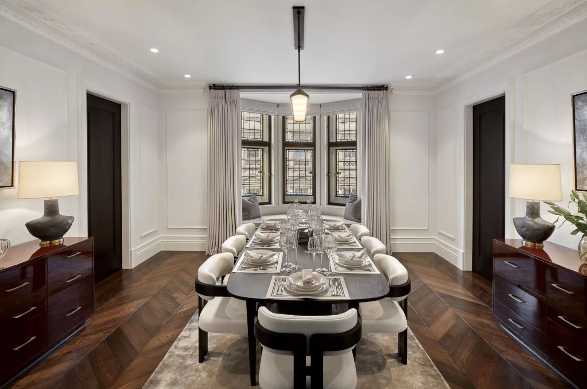 Discounts for overseas buyers widen as pound comes under pressure