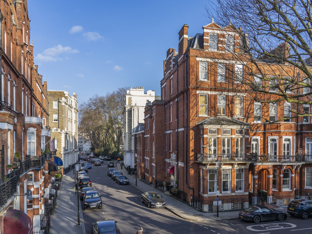 Image of Specialist hotel owners, HNWIs and family offices lead hotel H1-2023 investment 