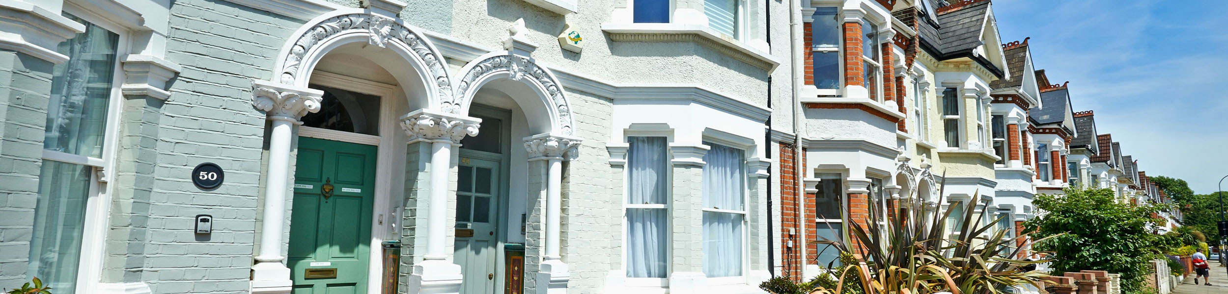 UK Housing Market Set for Strong 2024 as Mortgage Rates Fall