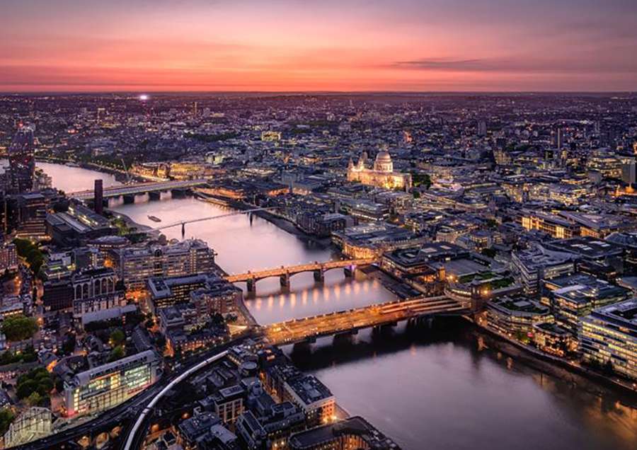 Image of Approach: Momentum, polarisation, volatility