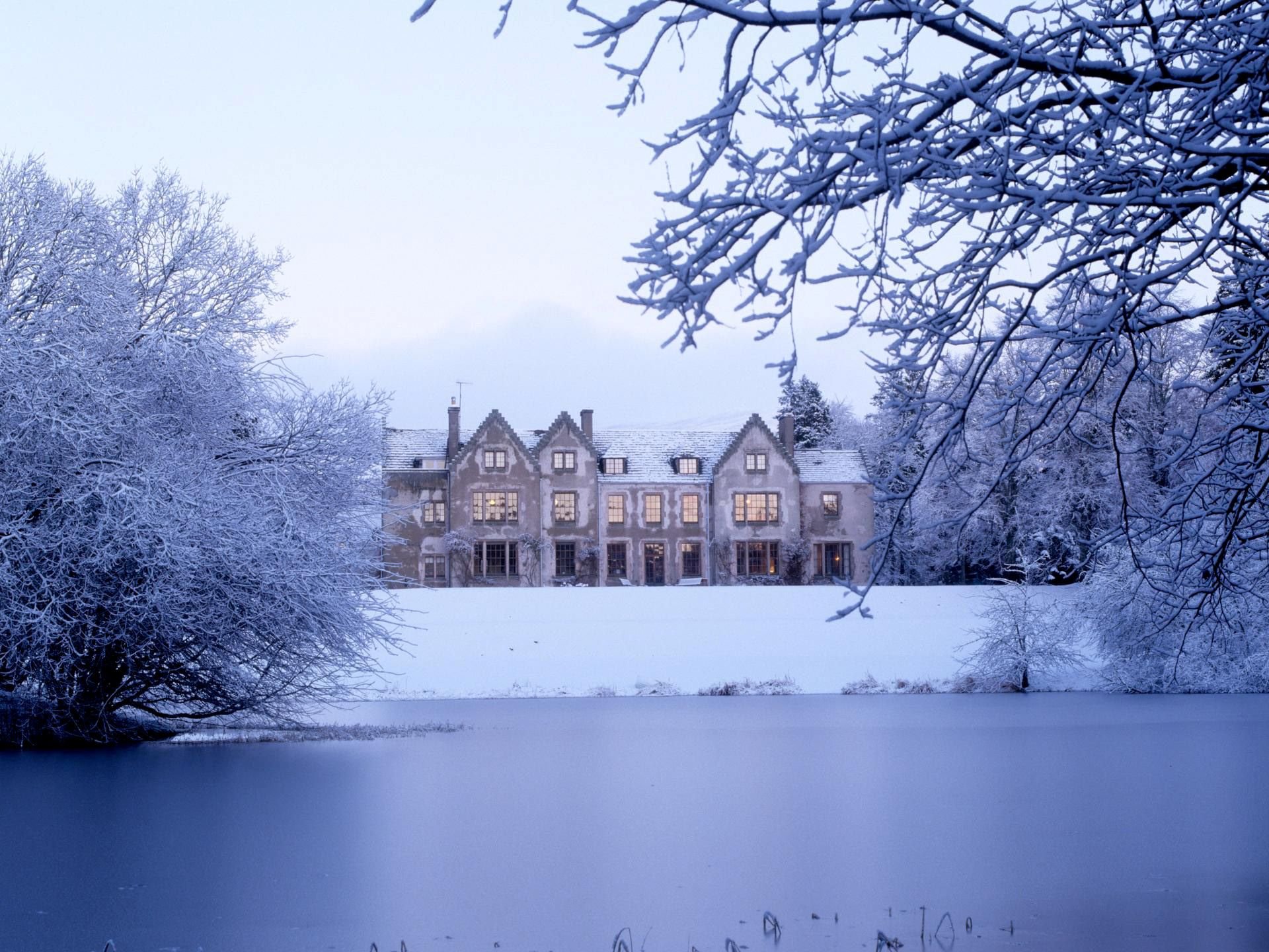 Image of Uncertainty and Opportunity in Country Markets as Mortgage Costs Rise