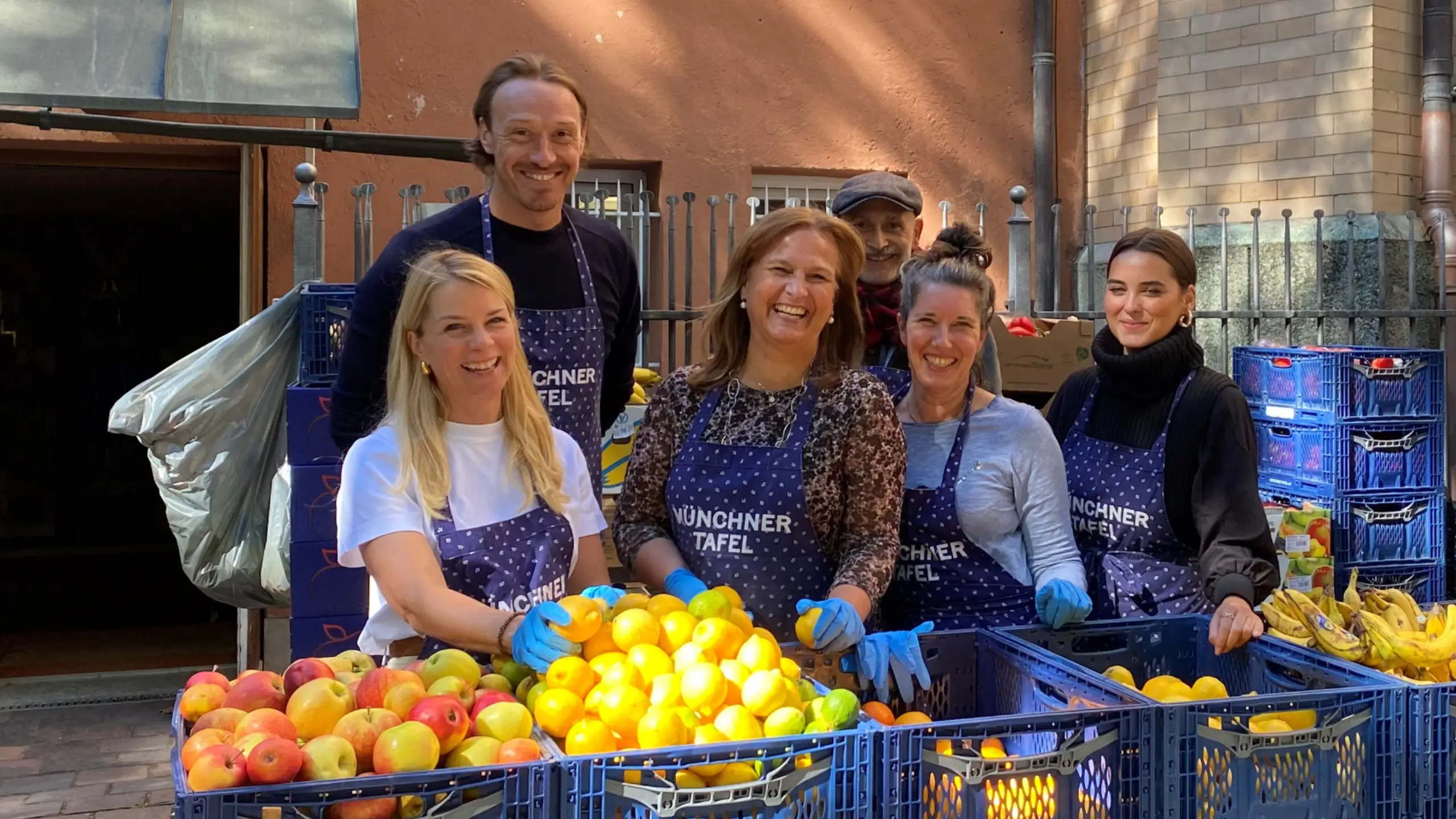 A group of Knight Frank staff attending a volunteering day