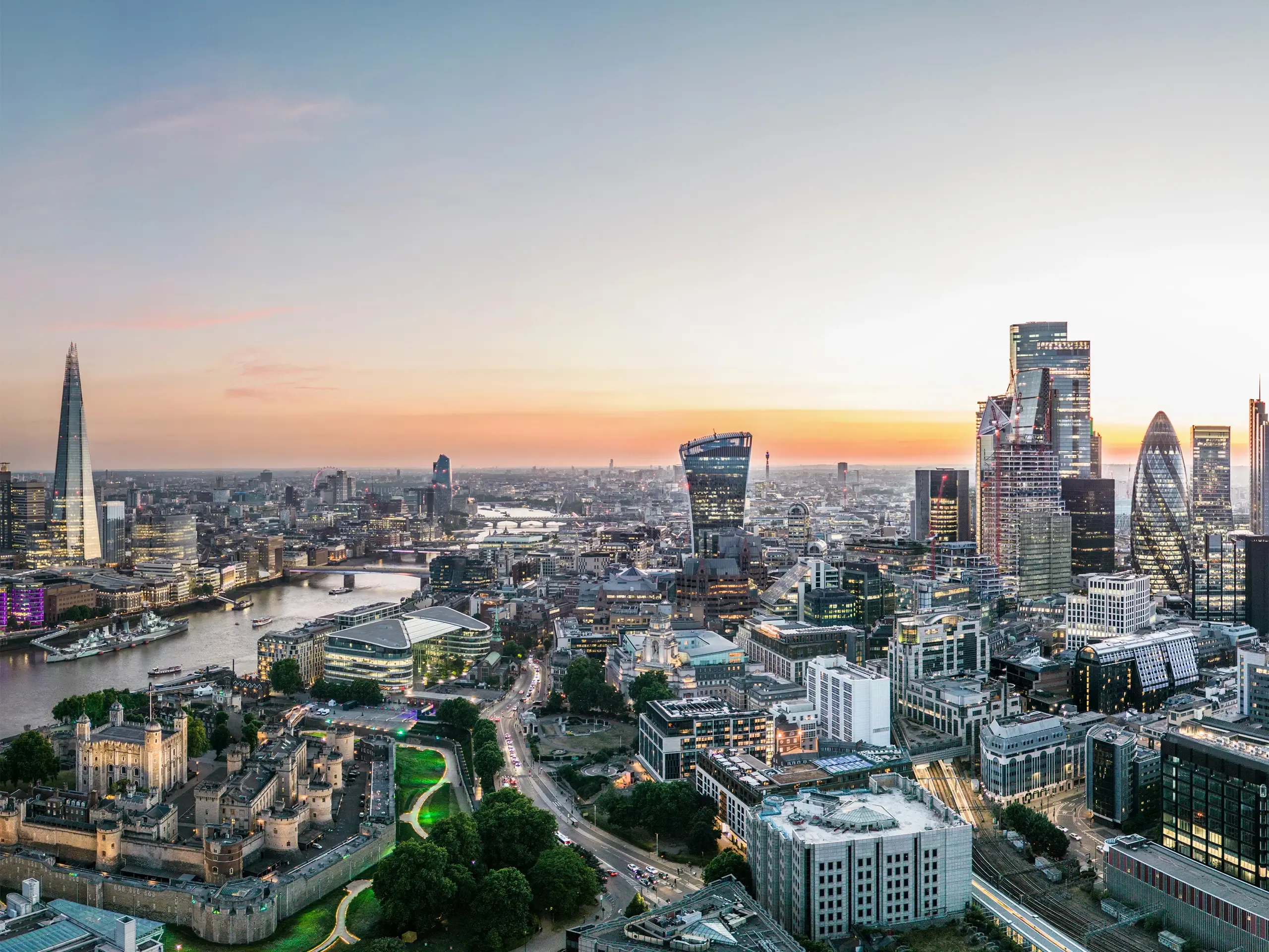 A panoramic view of London with Tower Bridge, the River Thames, the Shard and the Tower of London