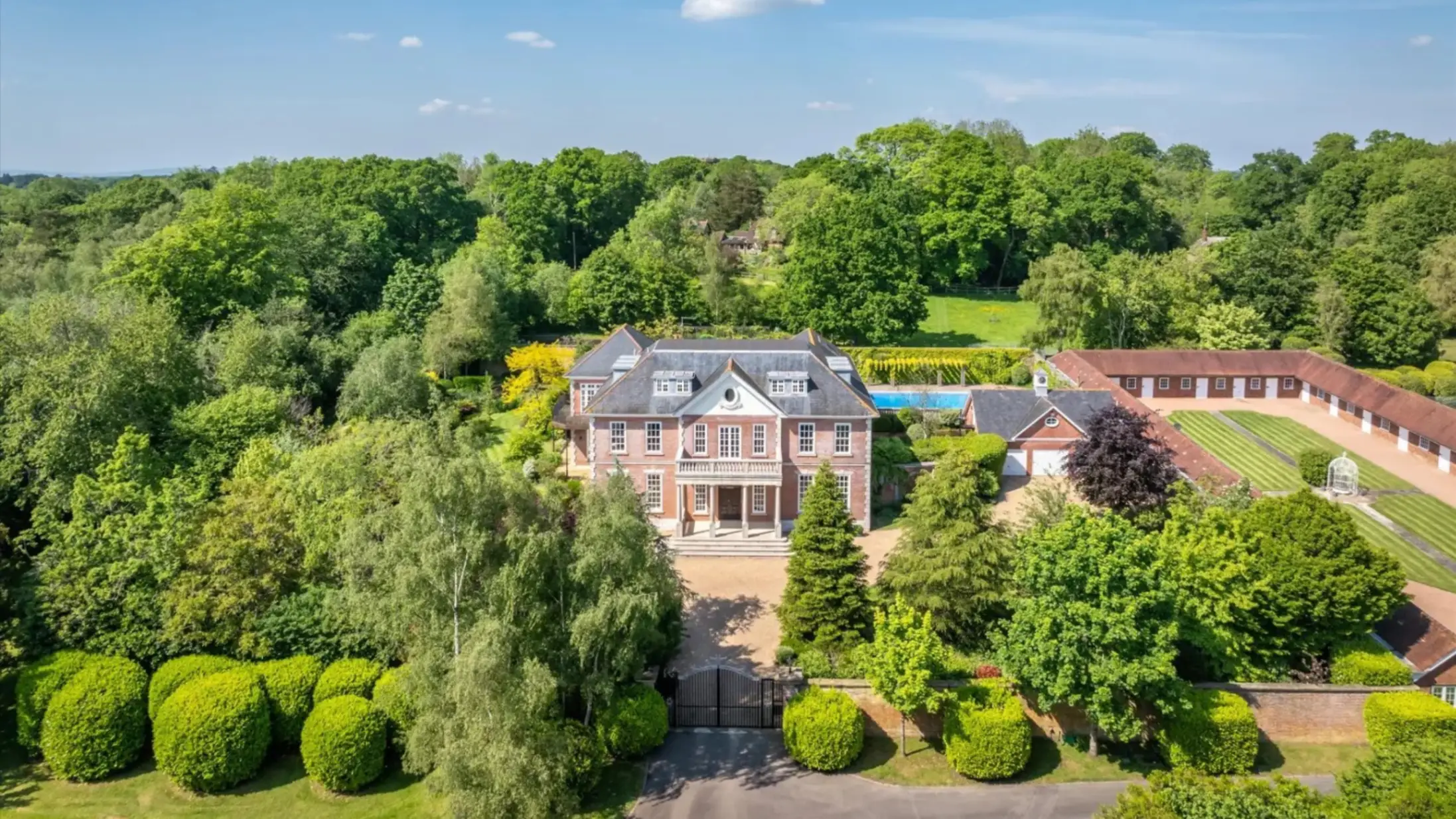 Carisbrooke Manor exterior