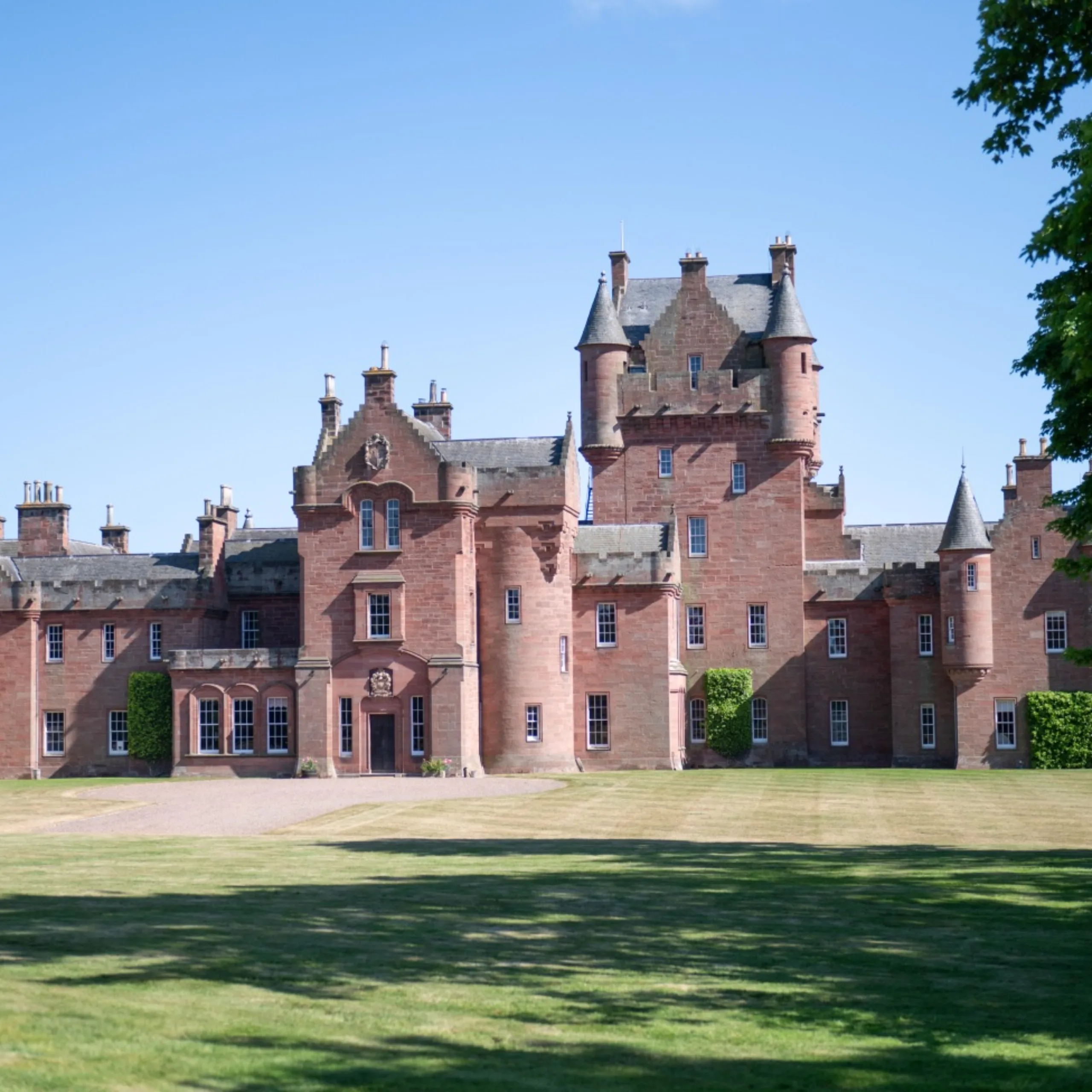 Image of Extraordinary houses with income potential