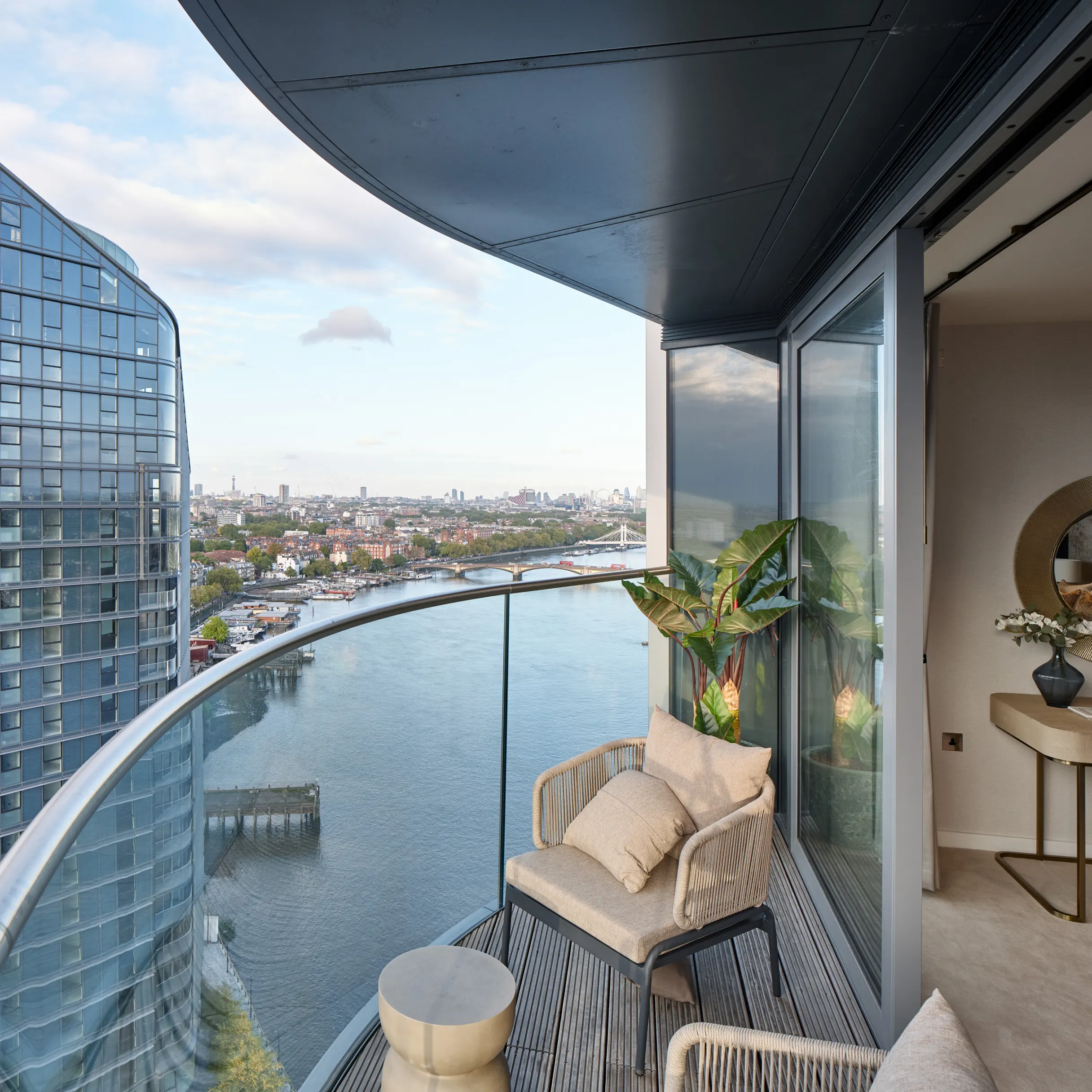 Spectacular riverside apartments for sale in London