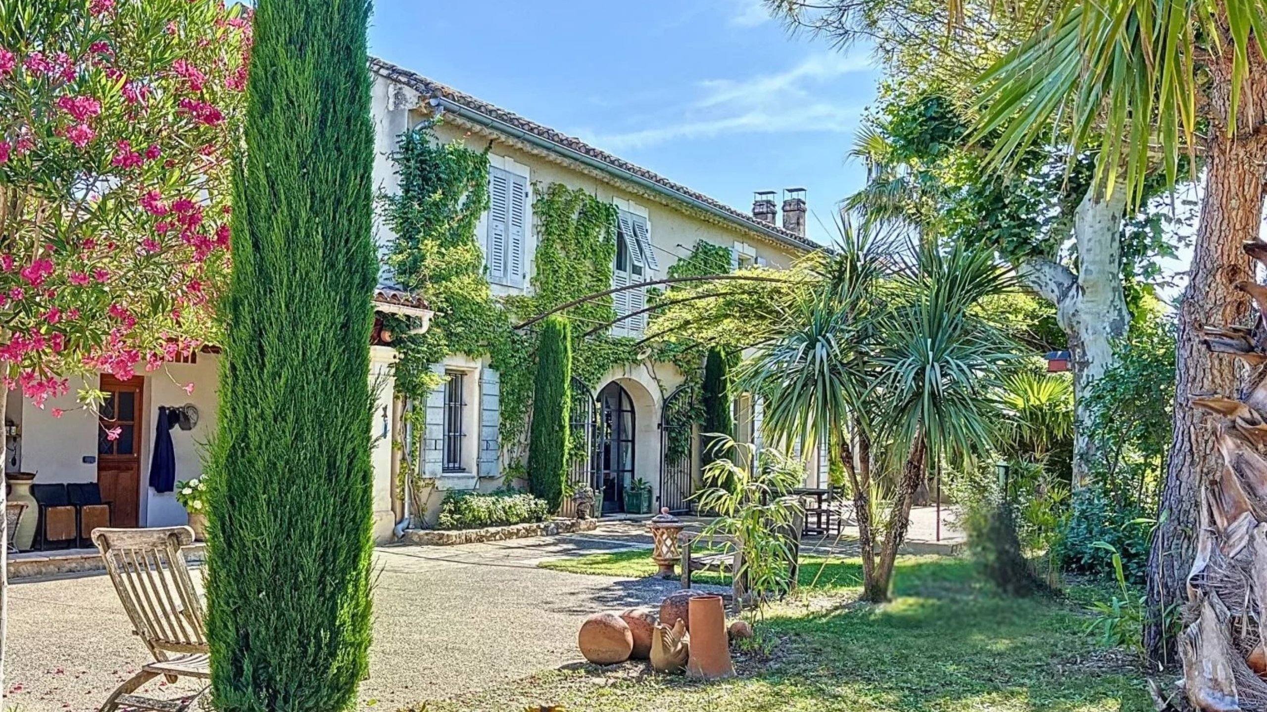 4 bedroom farmhouse for sale in Saint-R&eacute;my-de-Provence