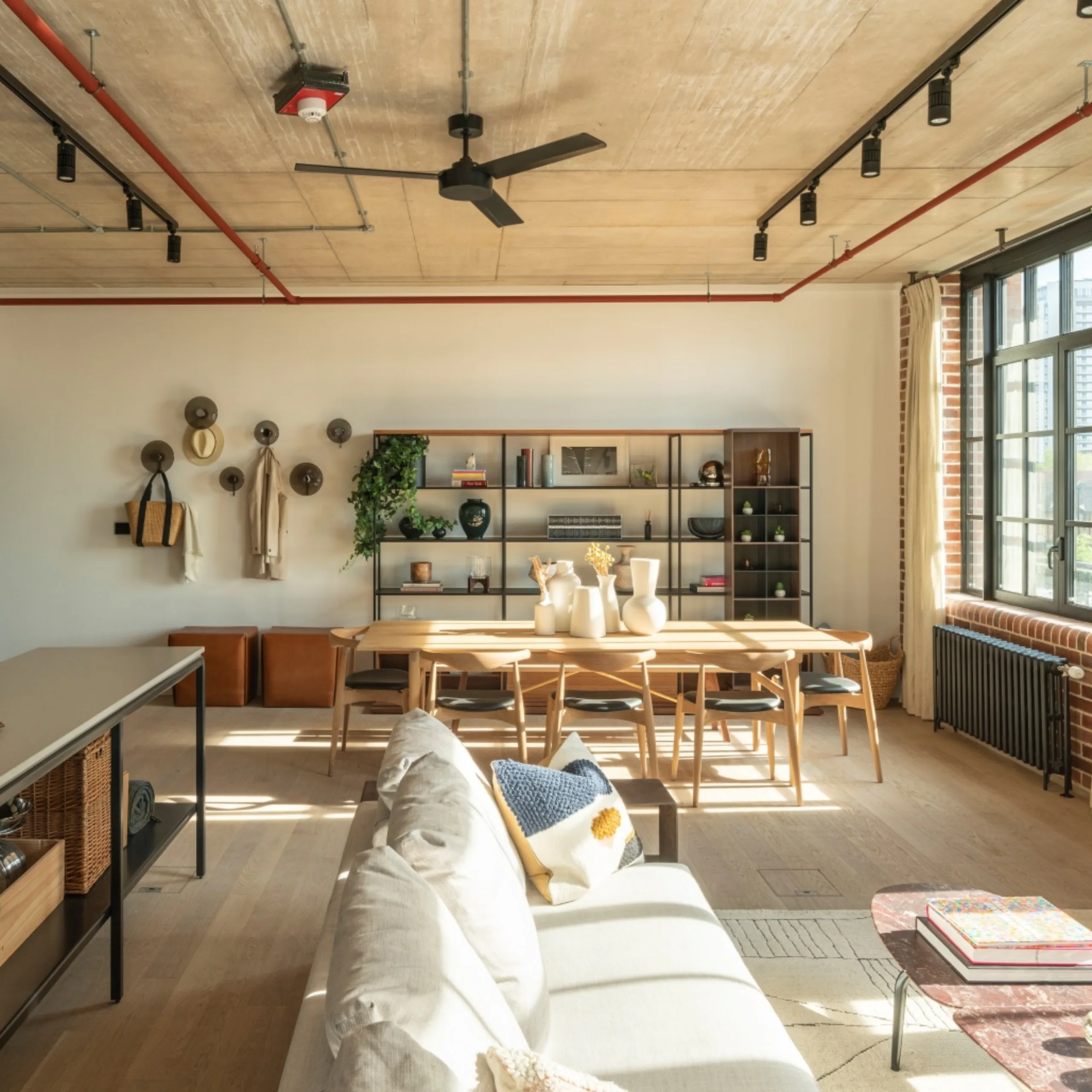 Image of Canary Wharf: urban living in London at its finest