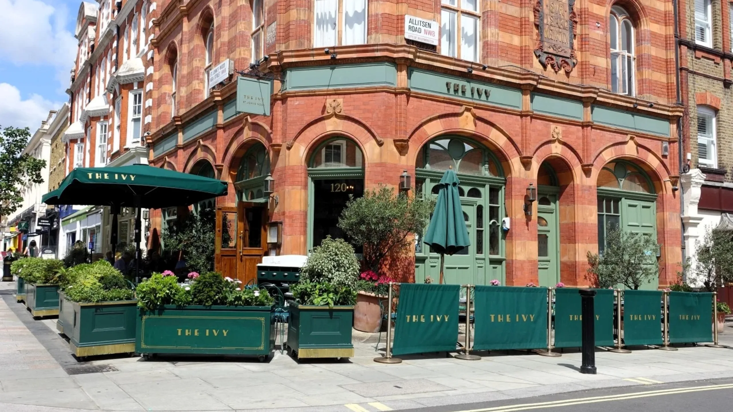 The Ivy, one of many dining destinations in St John's Wood 